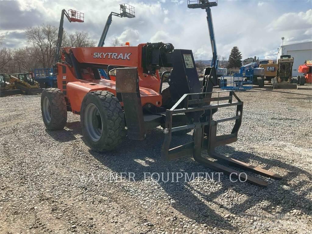 SkyTrak 10054 Telescopic handlers