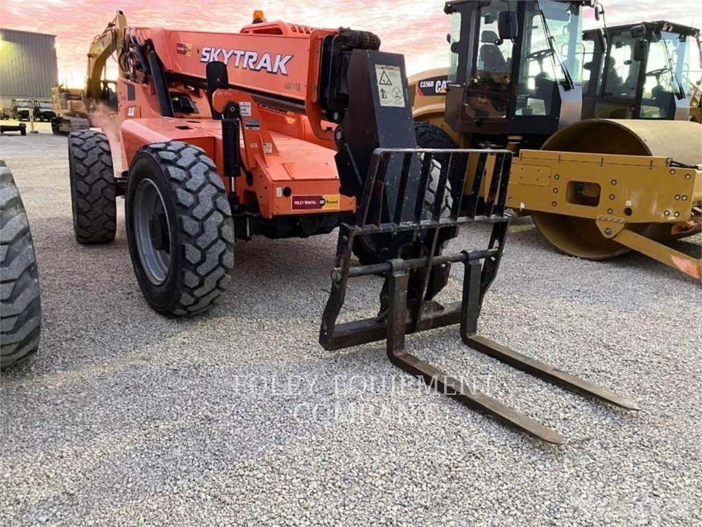 SkyTrak 6042O Telescopic handlers