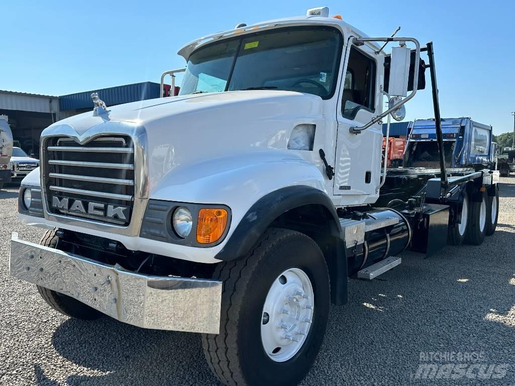 Mack GRANITE CV713 Cable lift demountable trucks