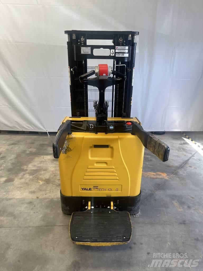 Yale MS12X Pedestrian stacker
