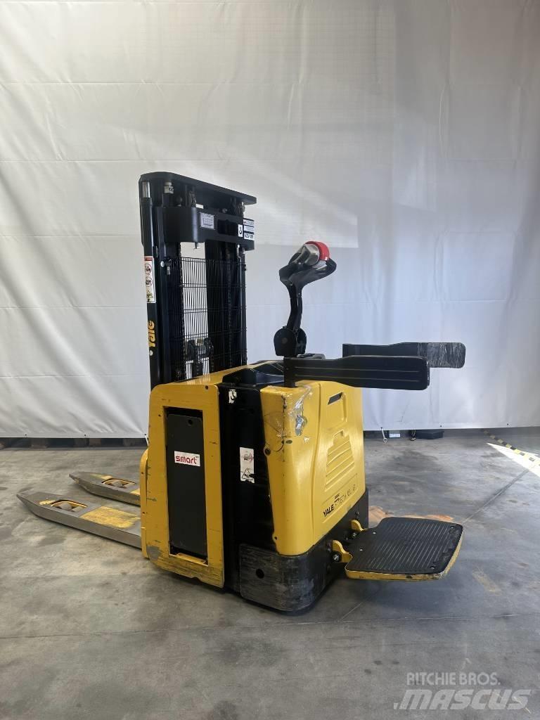 Yale MS12X Pedestrian stacker