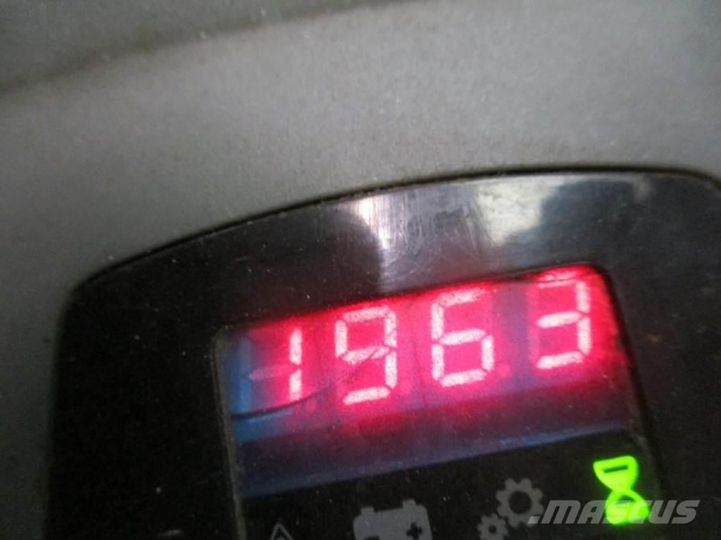 Toyota LPE 200 Low lifter with platform