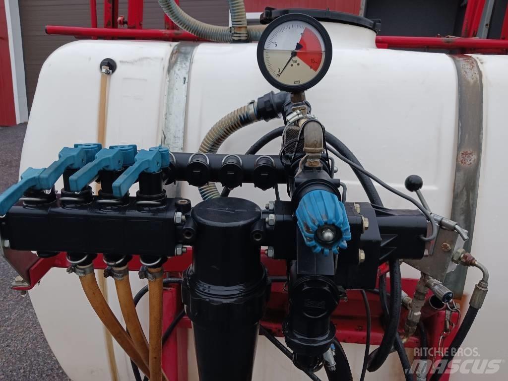 YLÖ 900 / 12 Mounted sprayers
