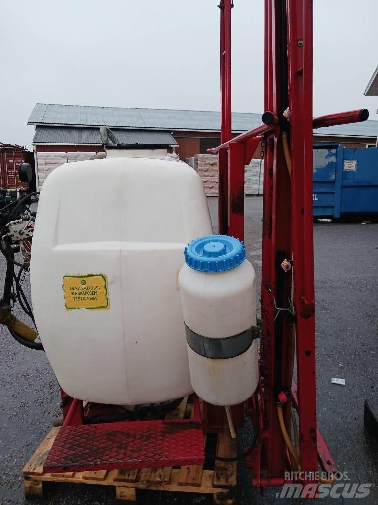 YLÖ 900 / 12 Mounted sprayers