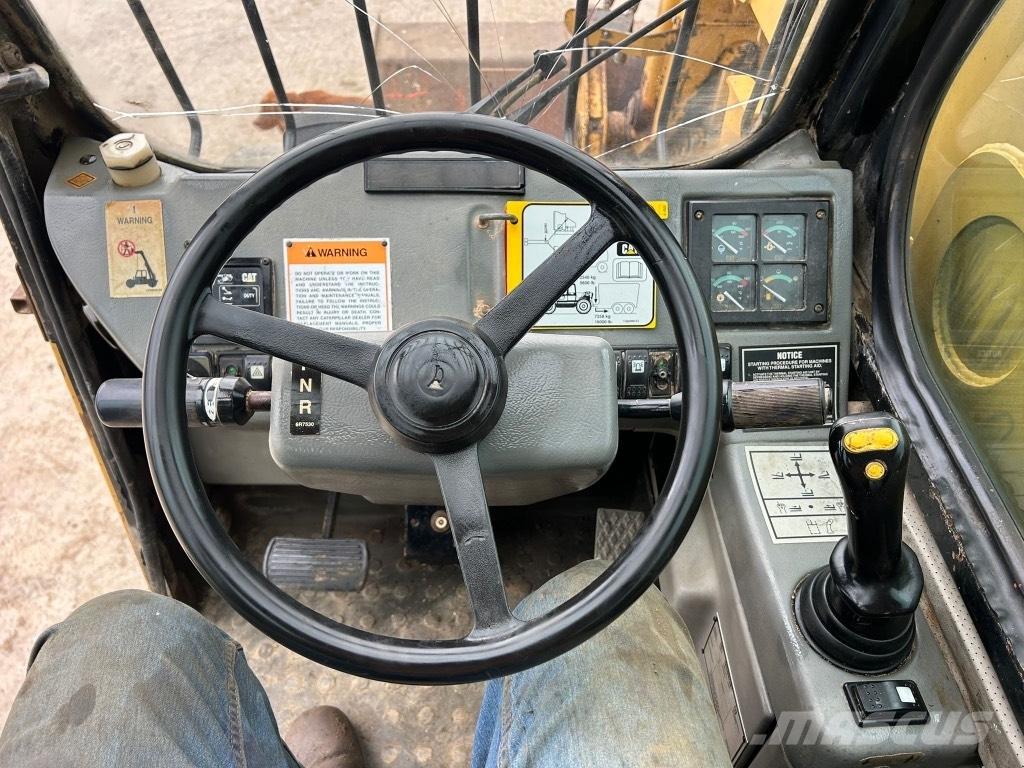 CAT TH 62 Telescopic handlers