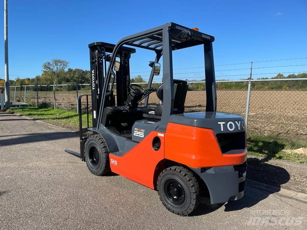 Toyota 8 FD F 25 Diesel trucks