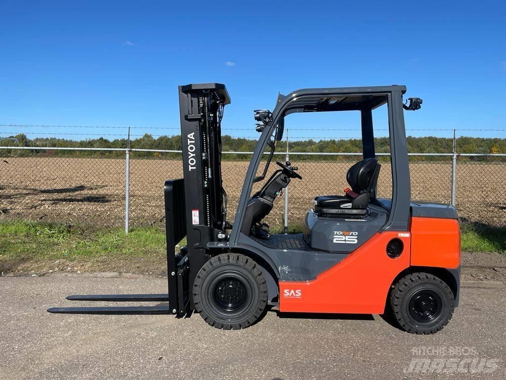 Toyota 8 FD F 25 Diesel trucks