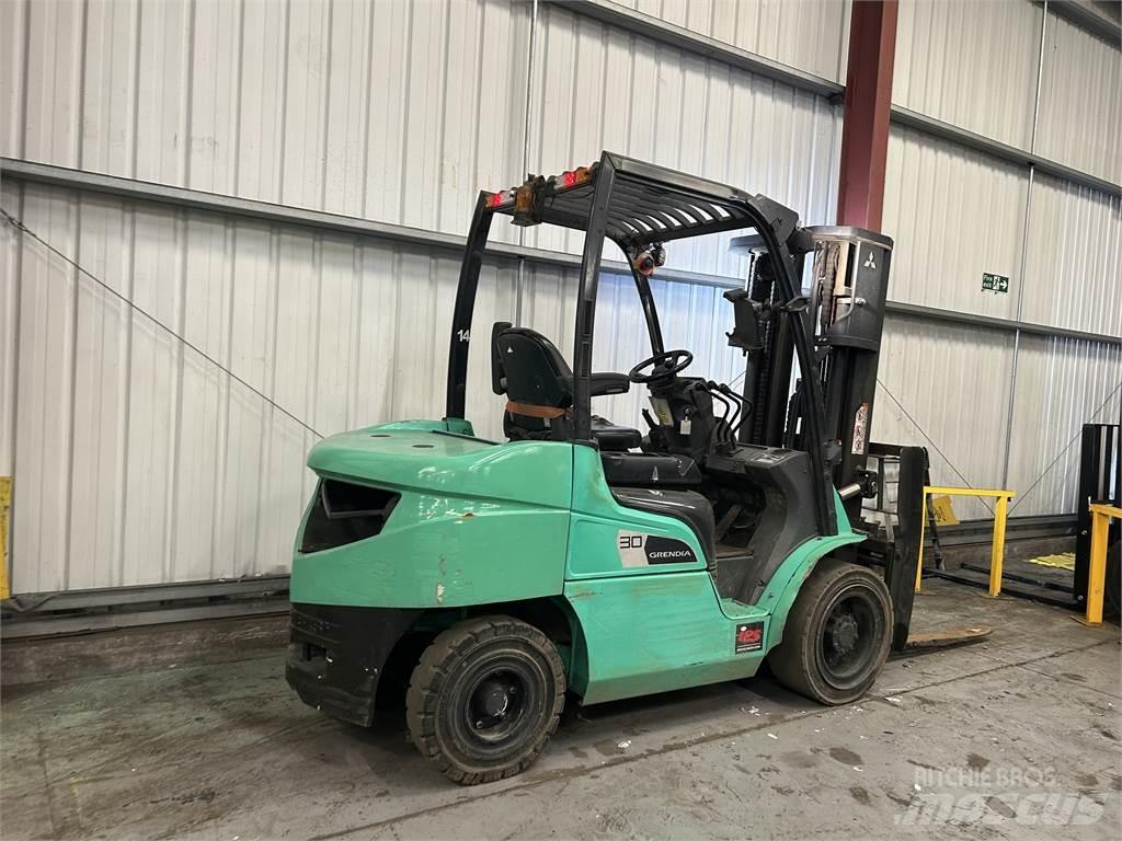 Mitsubishi FD30NT Diesel trucks