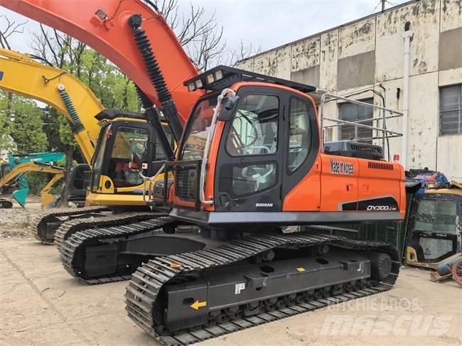 Doosan DX 300 LC Crawler excavators