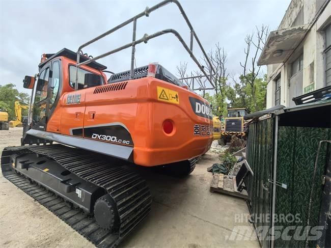 Doosan DX 300 LC Crawler excavators