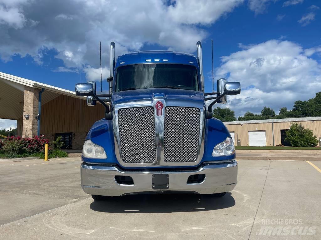 Kenworth T 680 Tractor Units