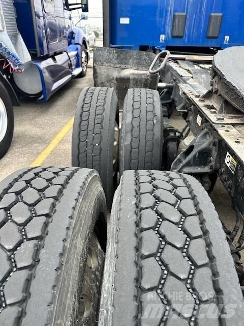 Kenworth T 680 Tractor Units