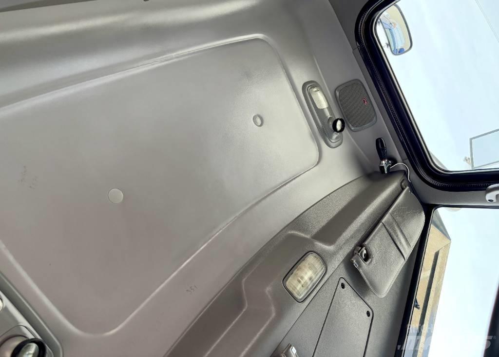Peterbilt 365 Tractor Units
