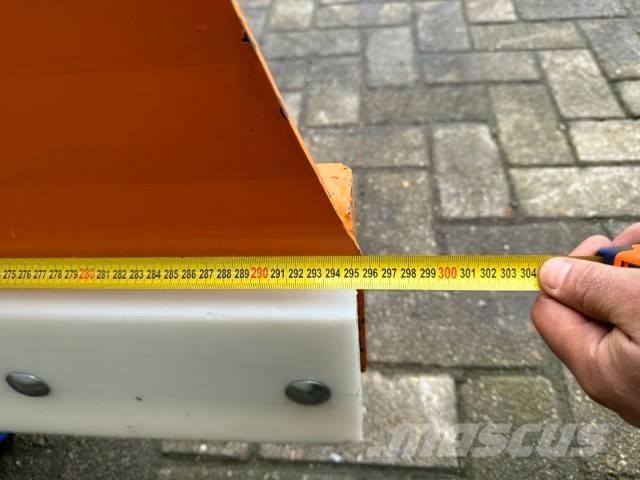  Sneeuwschuif lfn 30 Snow blades and plows