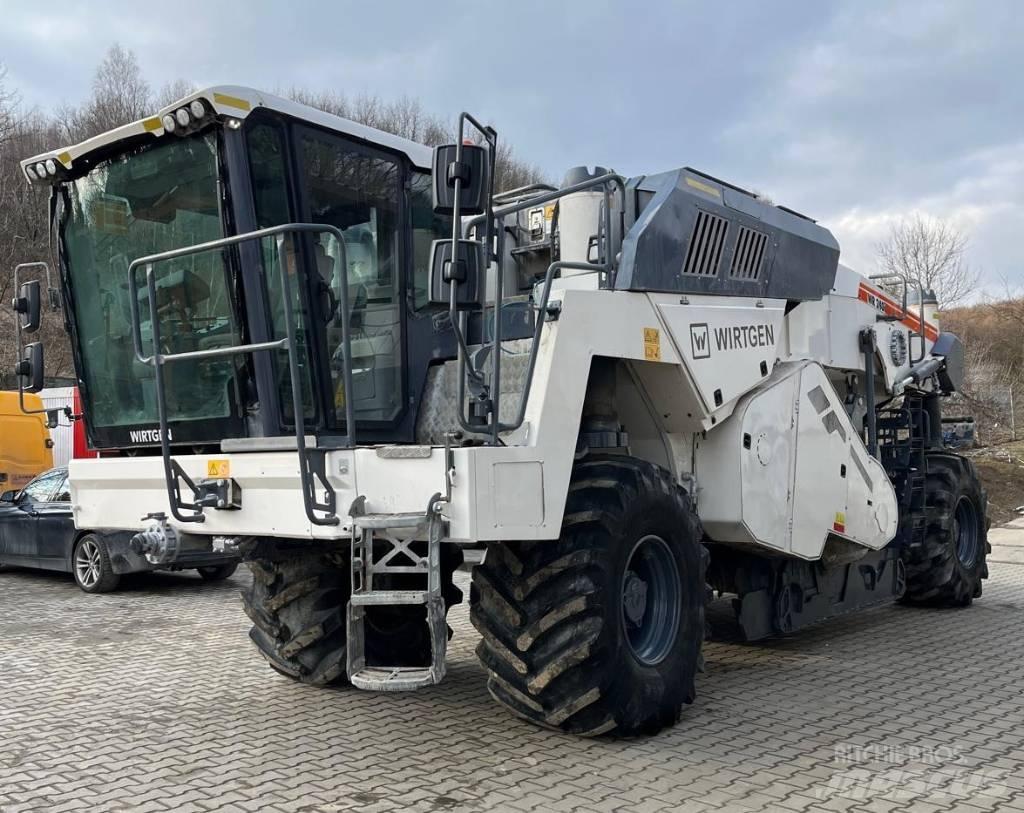 Wirtgen WR 240i Asphalt recyclers