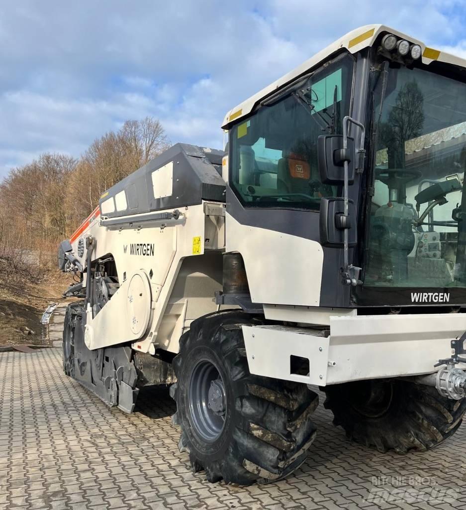 Wirtgen WR240i Asphalt recyclers