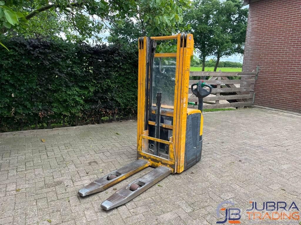Jungheinrich EJC216 Pedestrian stacker