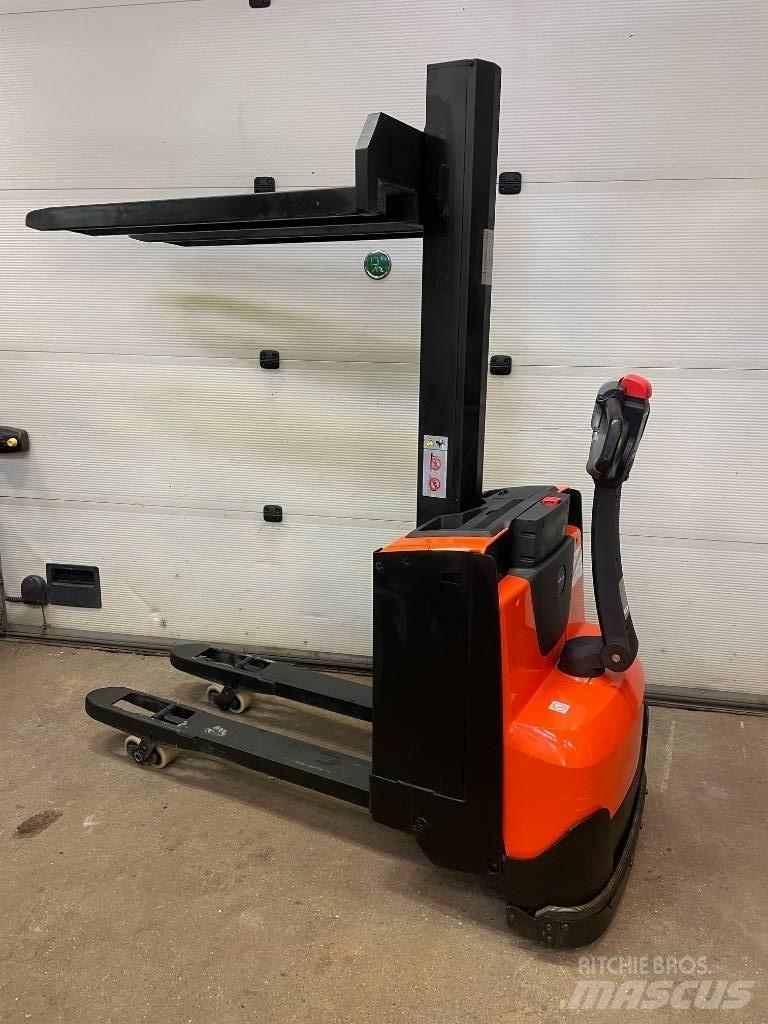 BT Toyota SWE080L Pedestrian stacker