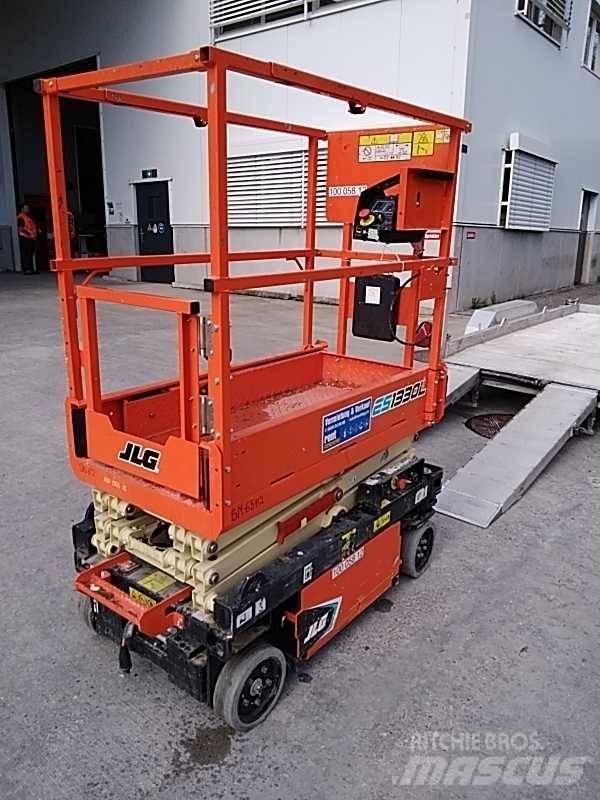 JLG ES 1330 L Scissor lifts