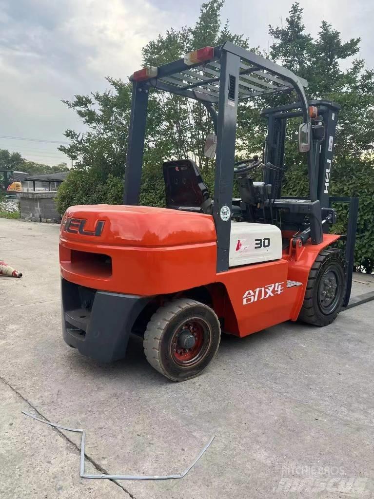 Heli CPC 30 Diesel trucks