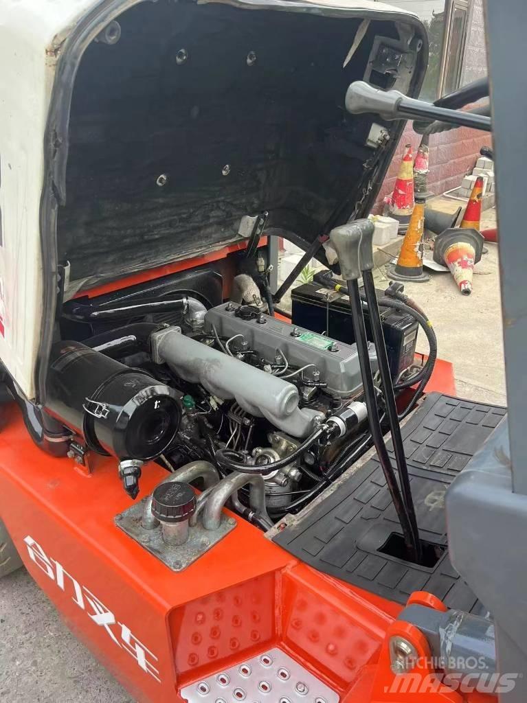 Heli CPC 30 Diesel trucks