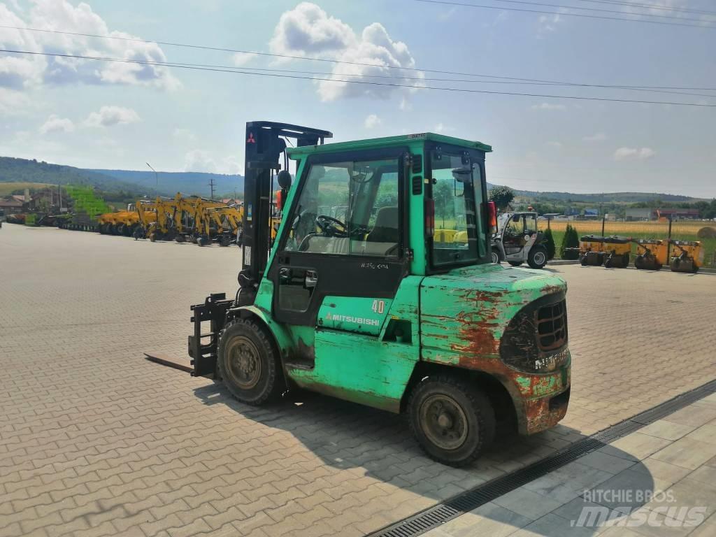 Mitsubishi FD40 Diesel trucks