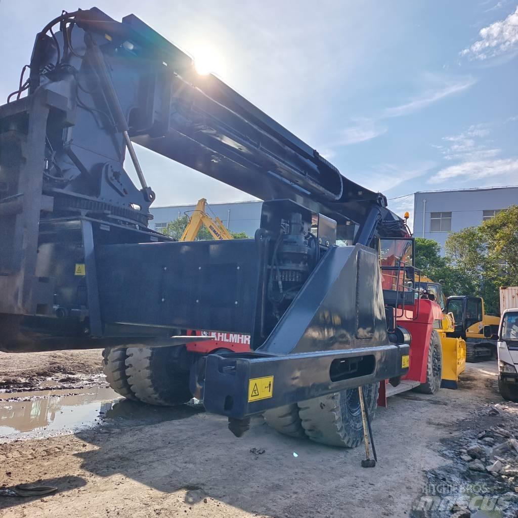 Kalmar DRT 450 Reachstackers