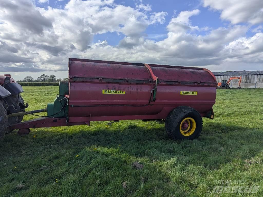 Marshall 105 Manure spreaders