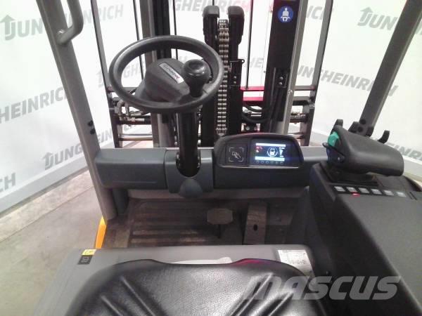 Jungheinrich EFG 220 Electric forklift trucks
