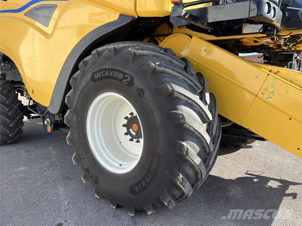 New Holland CX8.70 Combine harvesters