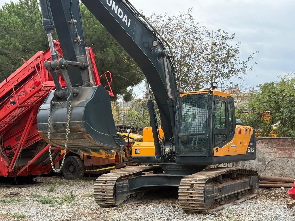 Hyundai Robex 220 LS Crawler excavators