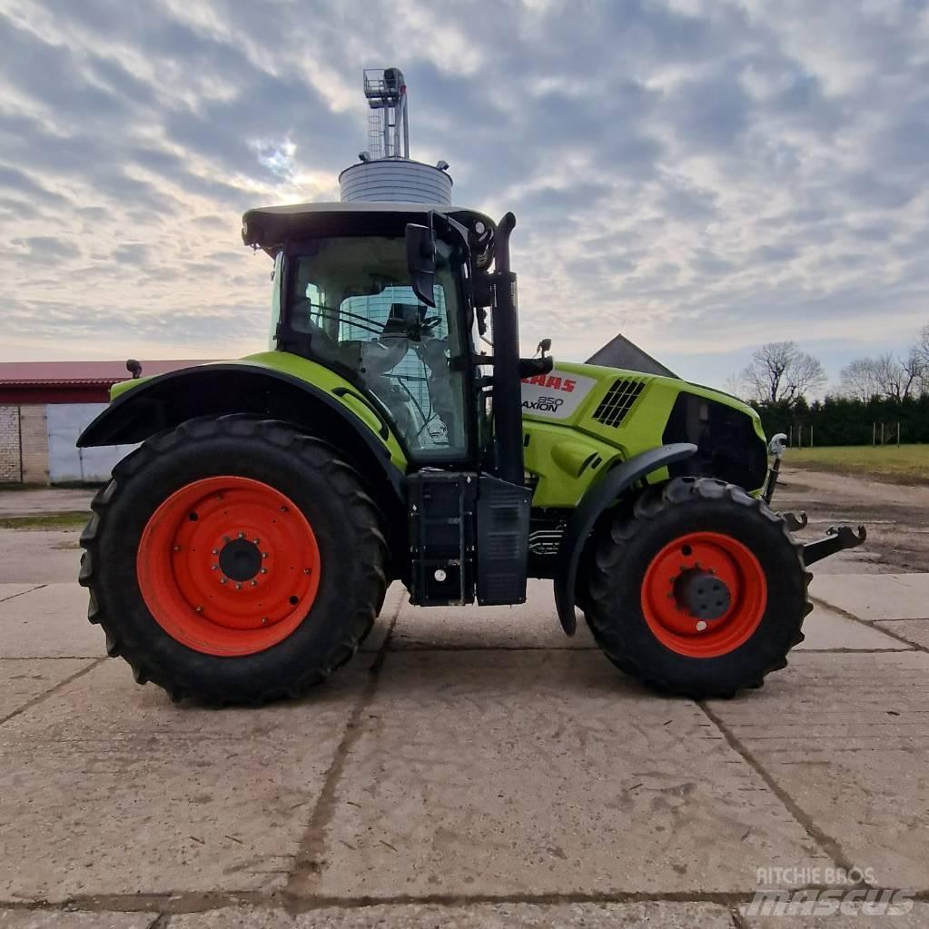 CLAAS Axion 850 Tractors