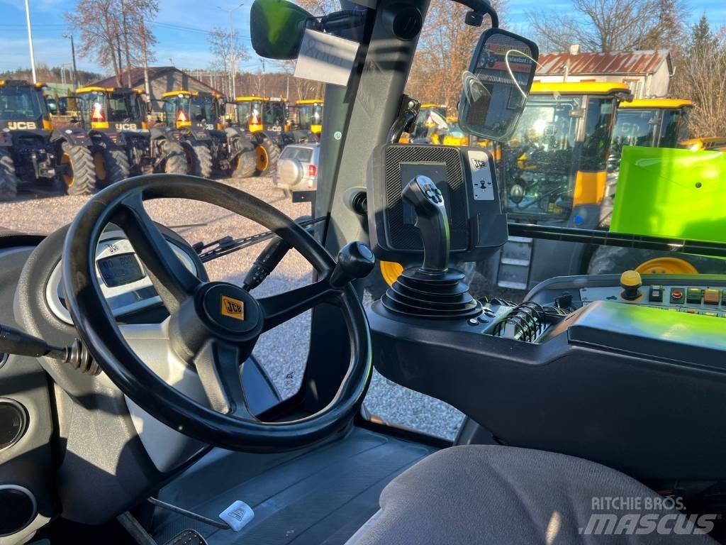 JCB Fastrac 8310 Tractors