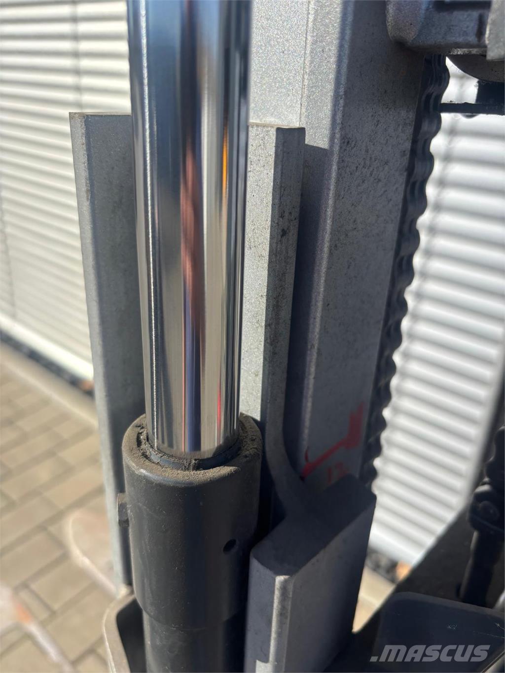 Still EXV12 Self propelled stackers