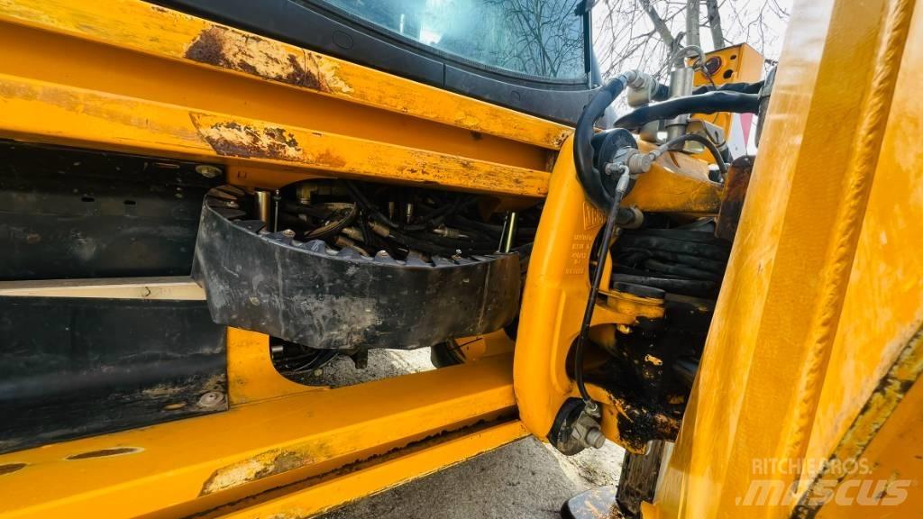 JCB 4 CX Backhoe loaders