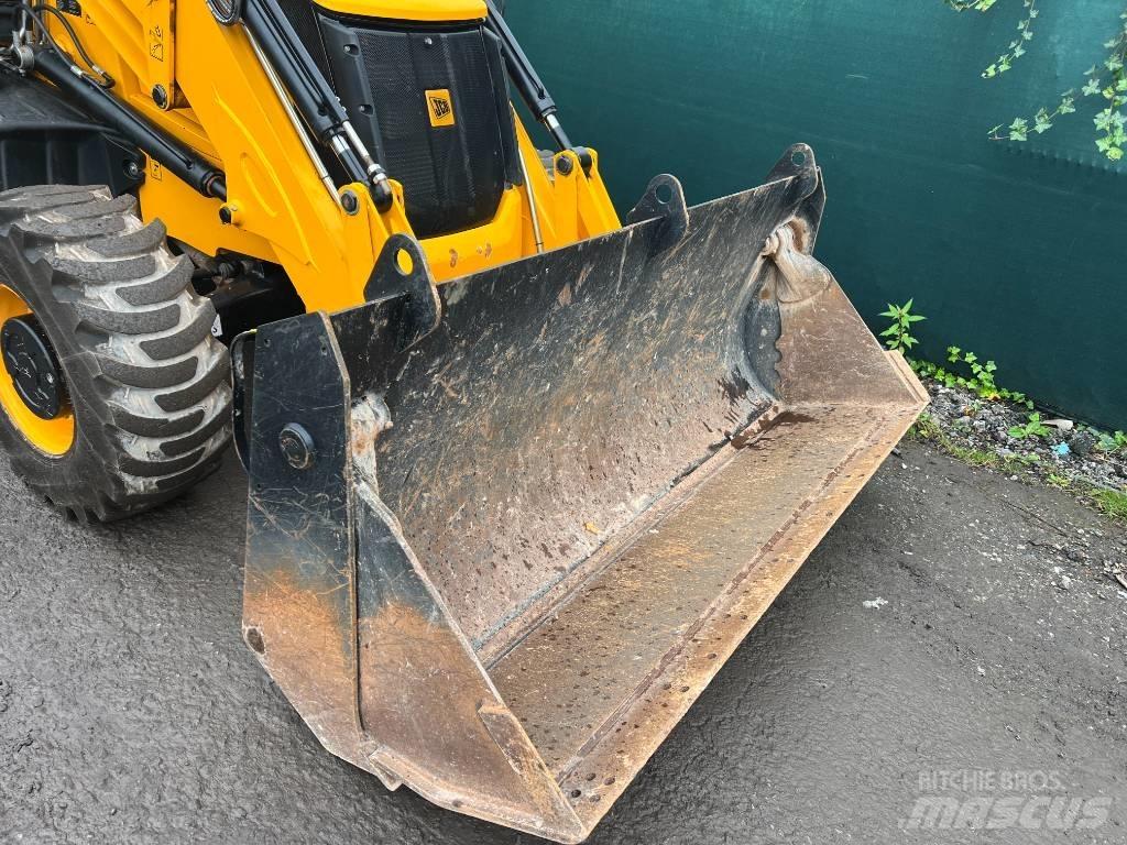 JCB 3 CX Backhoe loaders