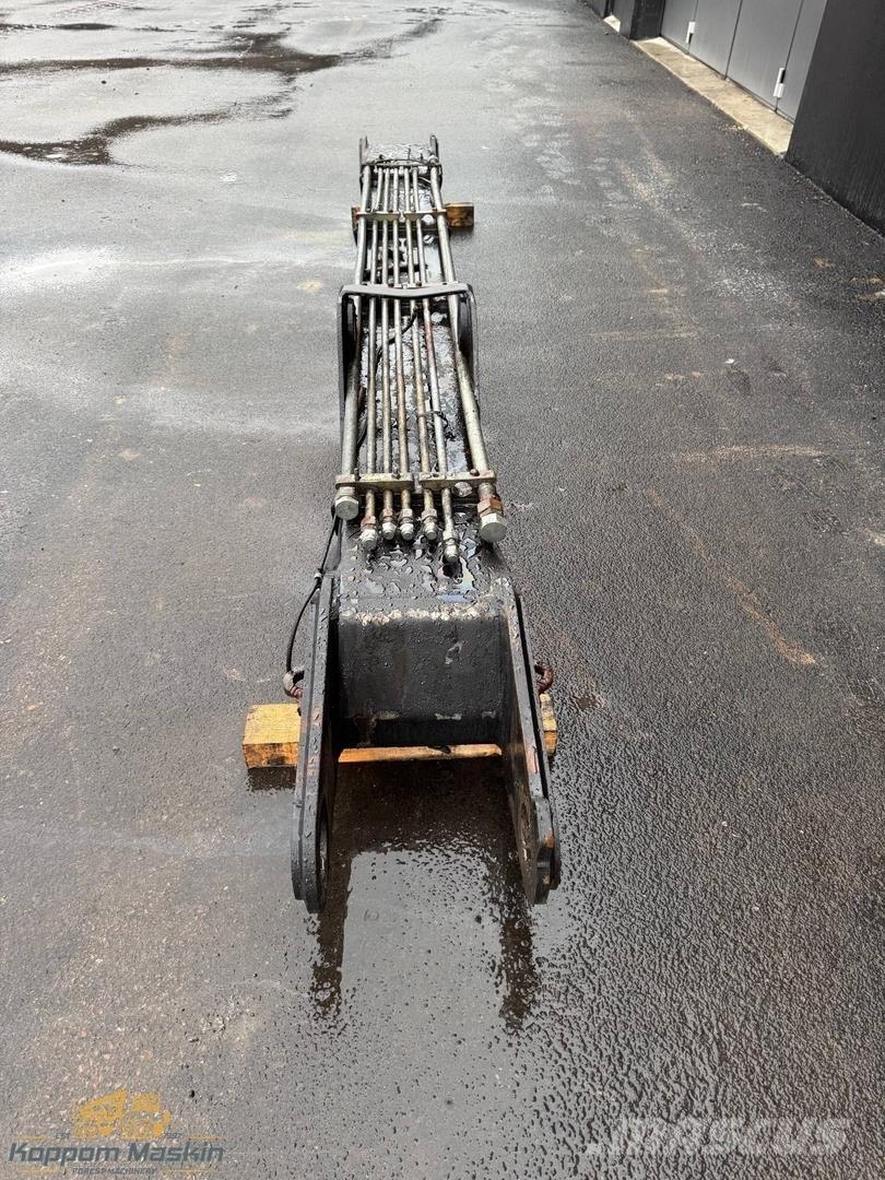 Loglift 220V Harvester cranes