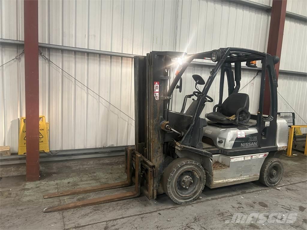 Nissan FD02A25Q Diesel trucks