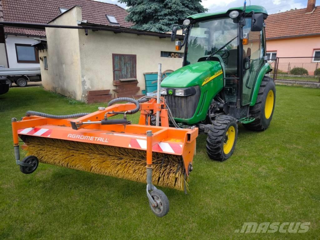 John Deere 3720 Compact tractors