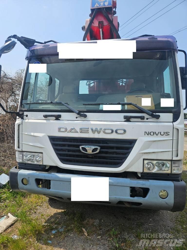 Horyong SKY450 Truck & Van mounted aerial platforms