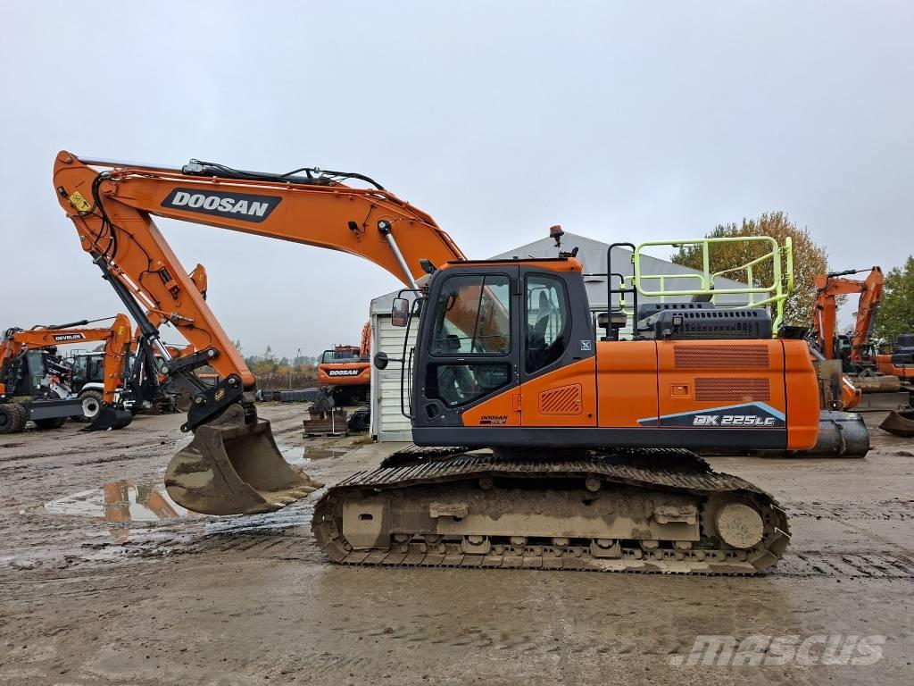 Doosan DX 225 LC Crawler excavators