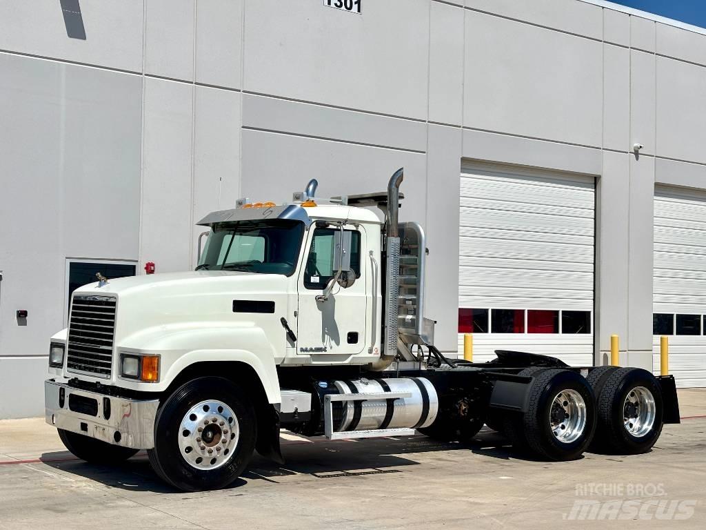 Mack CHU 613 Tractor Units
