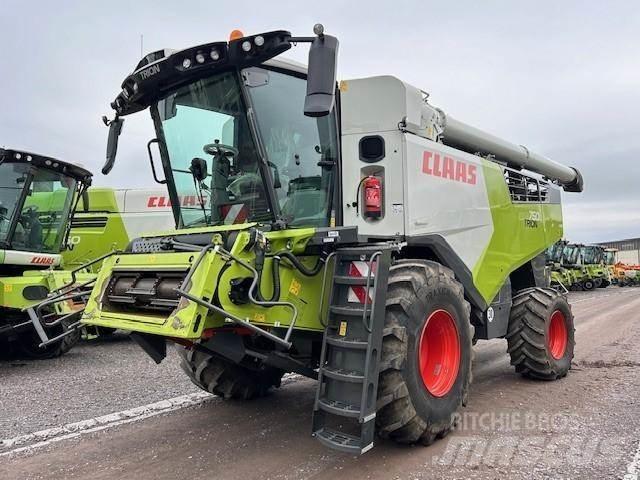 CLAAS TRION 750 Combine harvesters