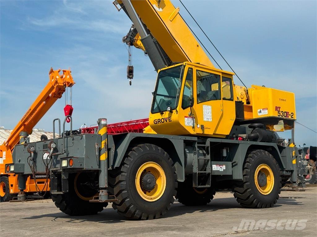 Grove RT530E Rough terrain cranes