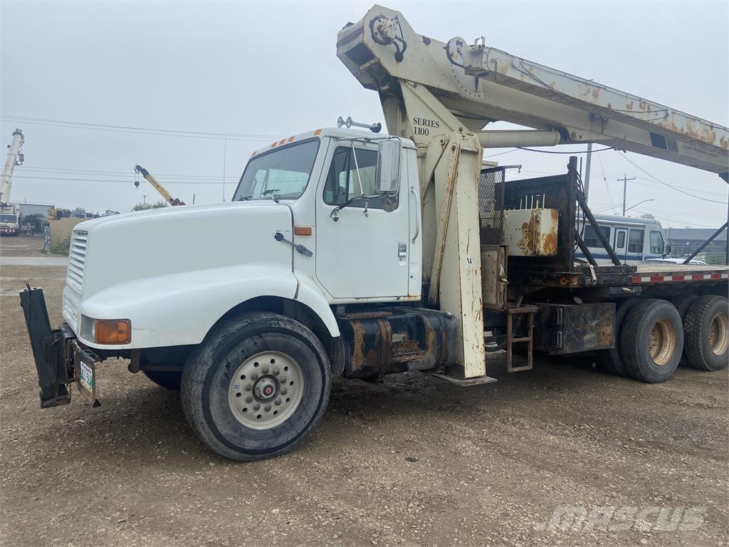 National 1195 Crane trucks