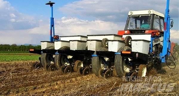 _JINÉ USA) Kinze - 3000 Tractors
