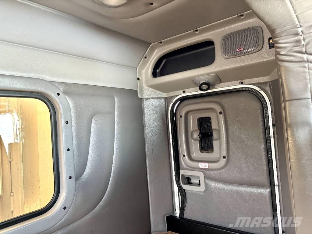 Peterbilt 389 Tractor Units