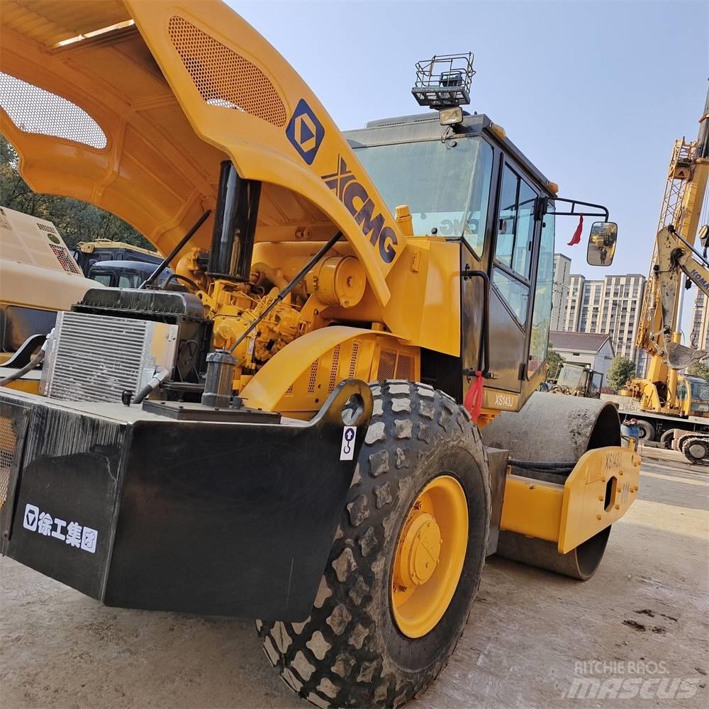 XCMG XS 143 Single drum rollers