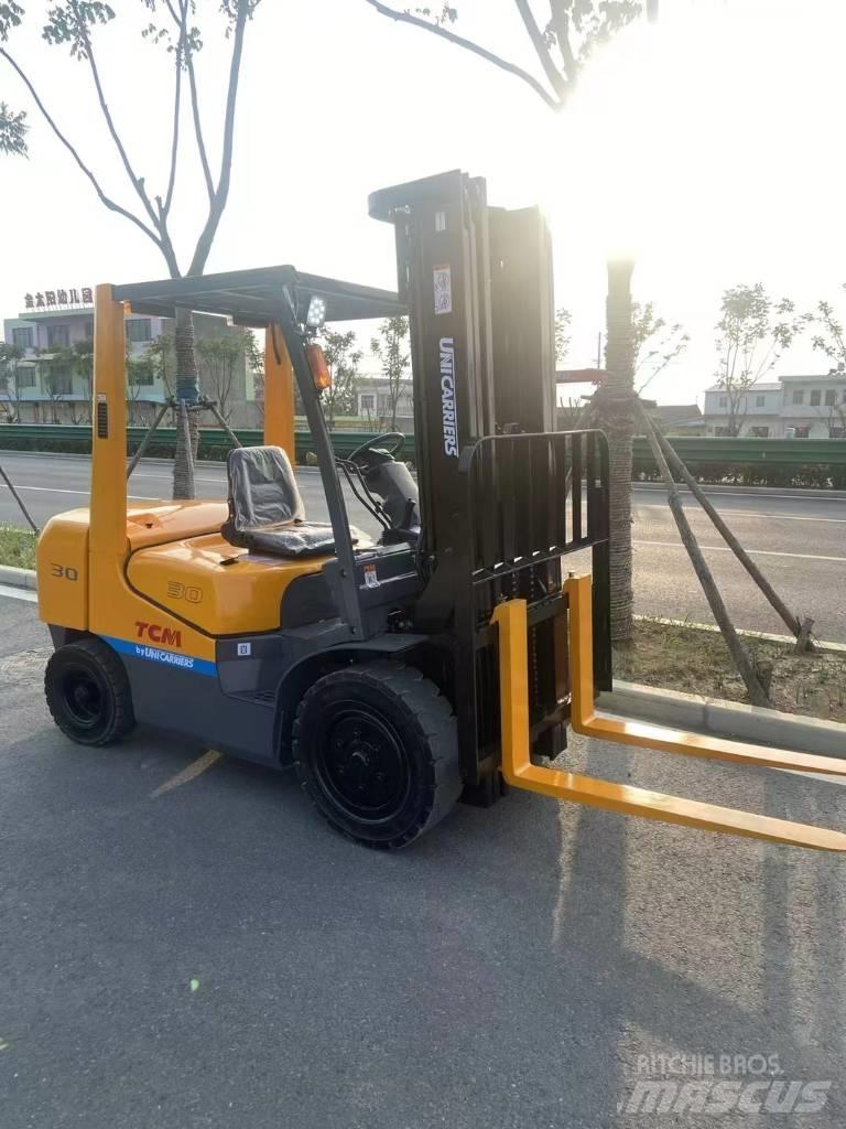 TCM FD 30 Diesel trucks
