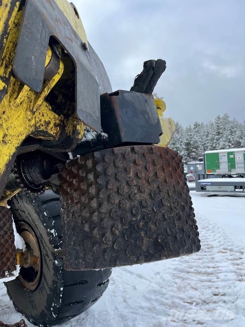John Deere H270 Harvester heads